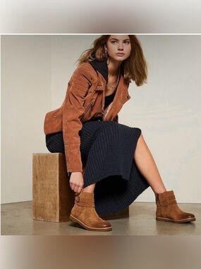 UGG Women’s Josefene Chestnut Suede Buckle Detail Ankle Boots Size 7